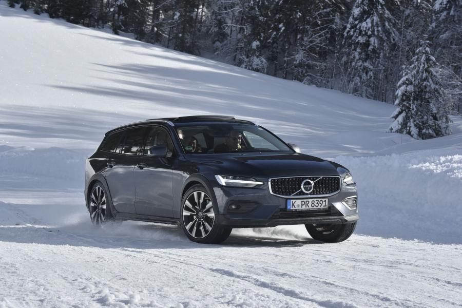  Volvo V60 D4 Cross Country 2018 года  (WW) (фото 46 из 49)